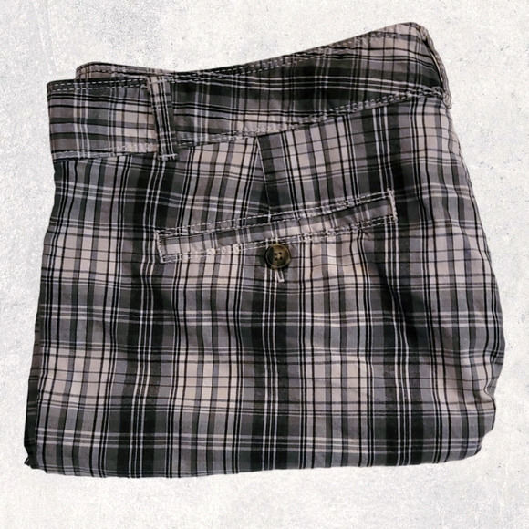 🛍️ DOCKERS - Plaid Bermuda Shorts - Picture 3 of 4